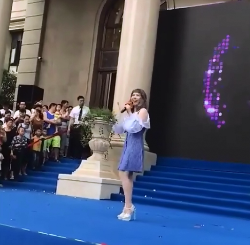 曾经风光，如今落魄的9位女星，有人向粉丝借钱，有人捡菜叶充饥