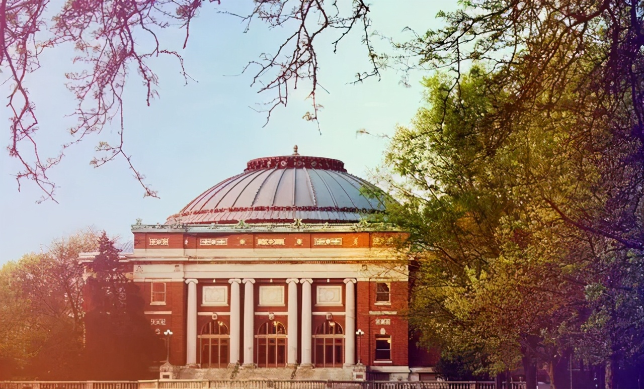 10个留学生 其中5个都是学CS。美国本科计算机专业排名发布