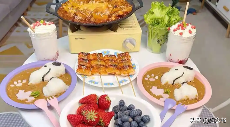 25岁厦门女孩，刚毕业就成为家庭主妇，仅用一年，实现年入千万