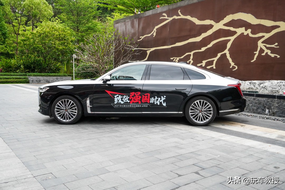 稳压奔驰S级？这款30万出头的红旗 原来厉害在这里