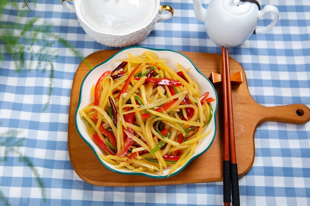 土豆丝怎么炒好吃又简单？家常土豆丝的做法，土豆丝清脆又爽口