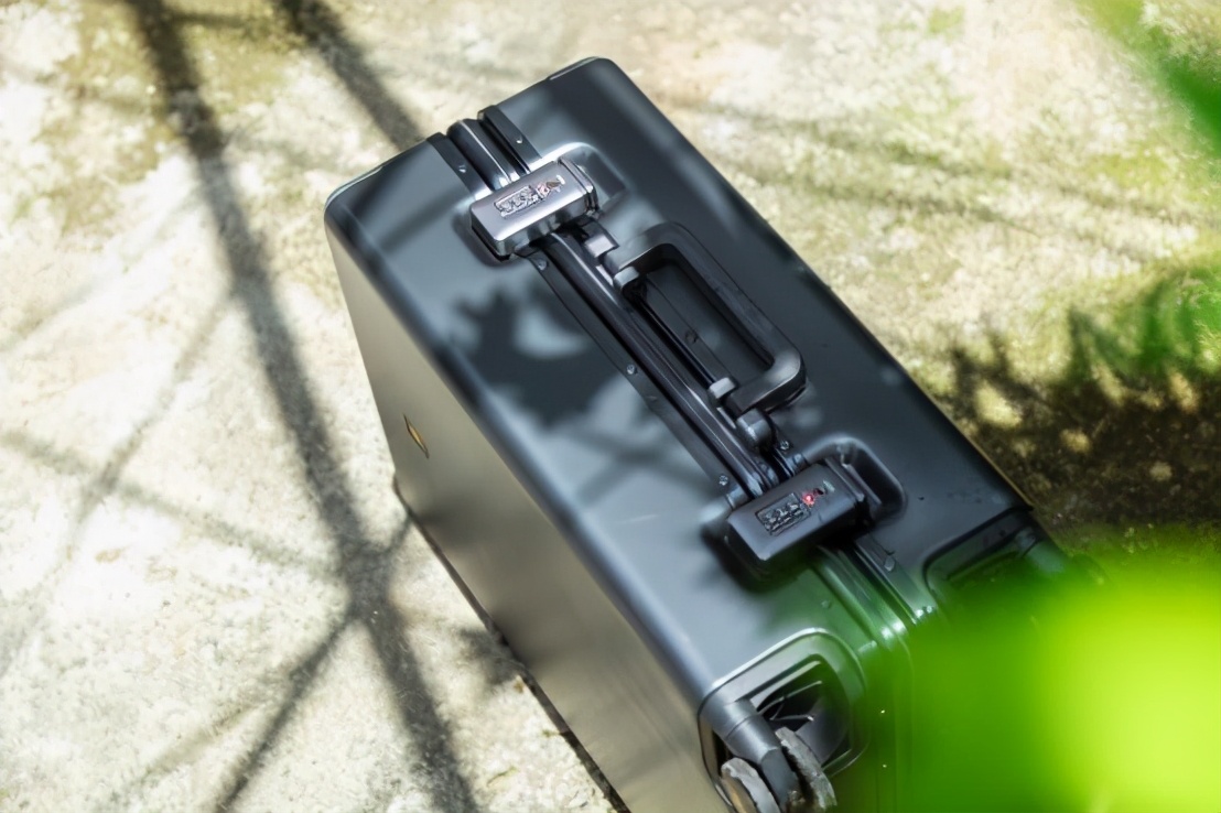 出差首选行李箱——地平线8号 POWER 系列登机箱