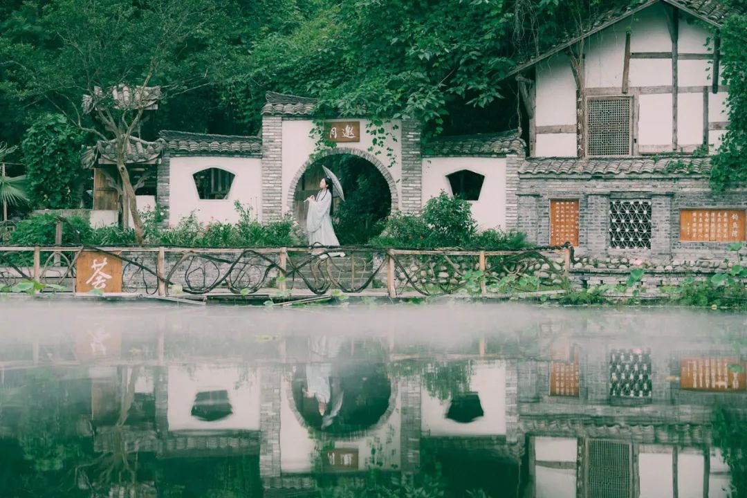 形容下雨的诗句唯美(最适合发朋友圈的30句诗词)