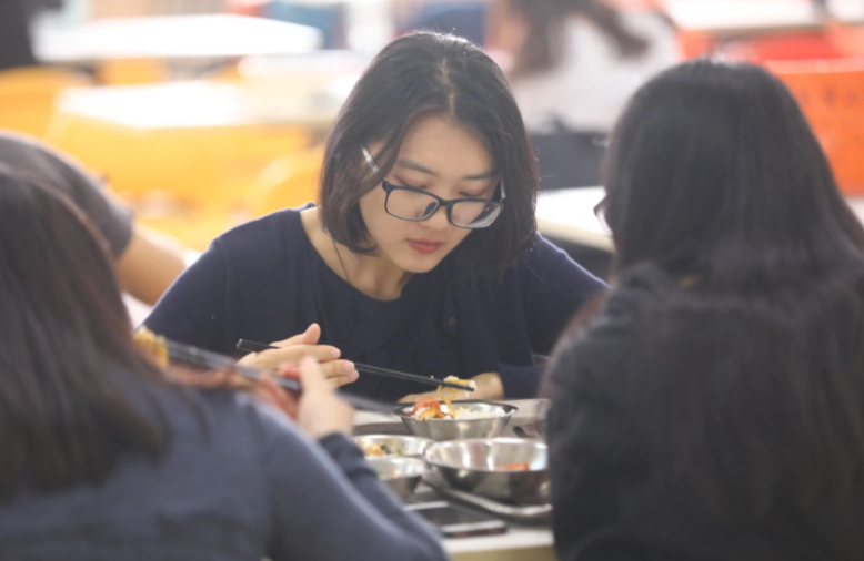 大学生活费1000够吗（大学生活费1500够吗）