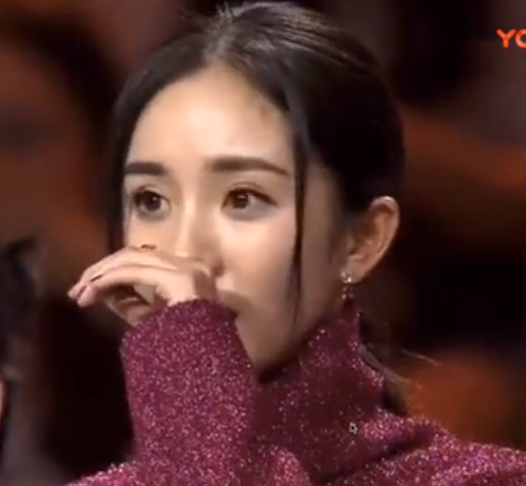 纸片人选秀也玩照骗？唱歌仿佛烧水壶，确定不是考验虞书欣演技？