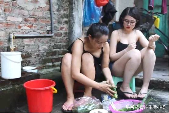 中国人去柬埔寨，看到柬埔寨乡下女人的真实生活，非常能干活！