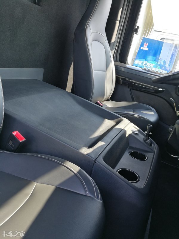 新能源物流车新进搅局者，电咖增程式电动厢货发布，续航超600km