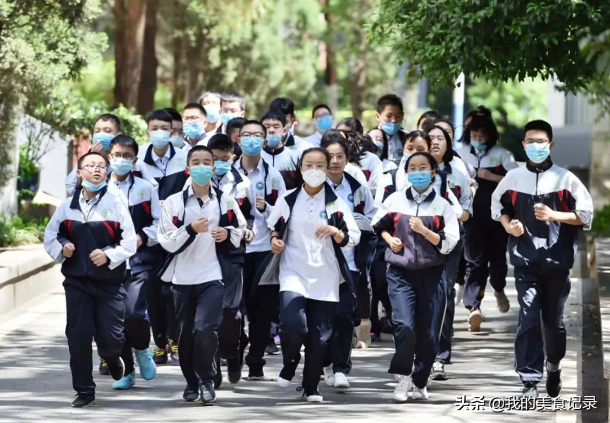 学校成绩全县垫底，要求校长做检讨，校长：学生质量低，怪我吗