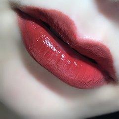 霸屏口红来袭，黑黄皮肤涂了就上瘾，让你白到发光！