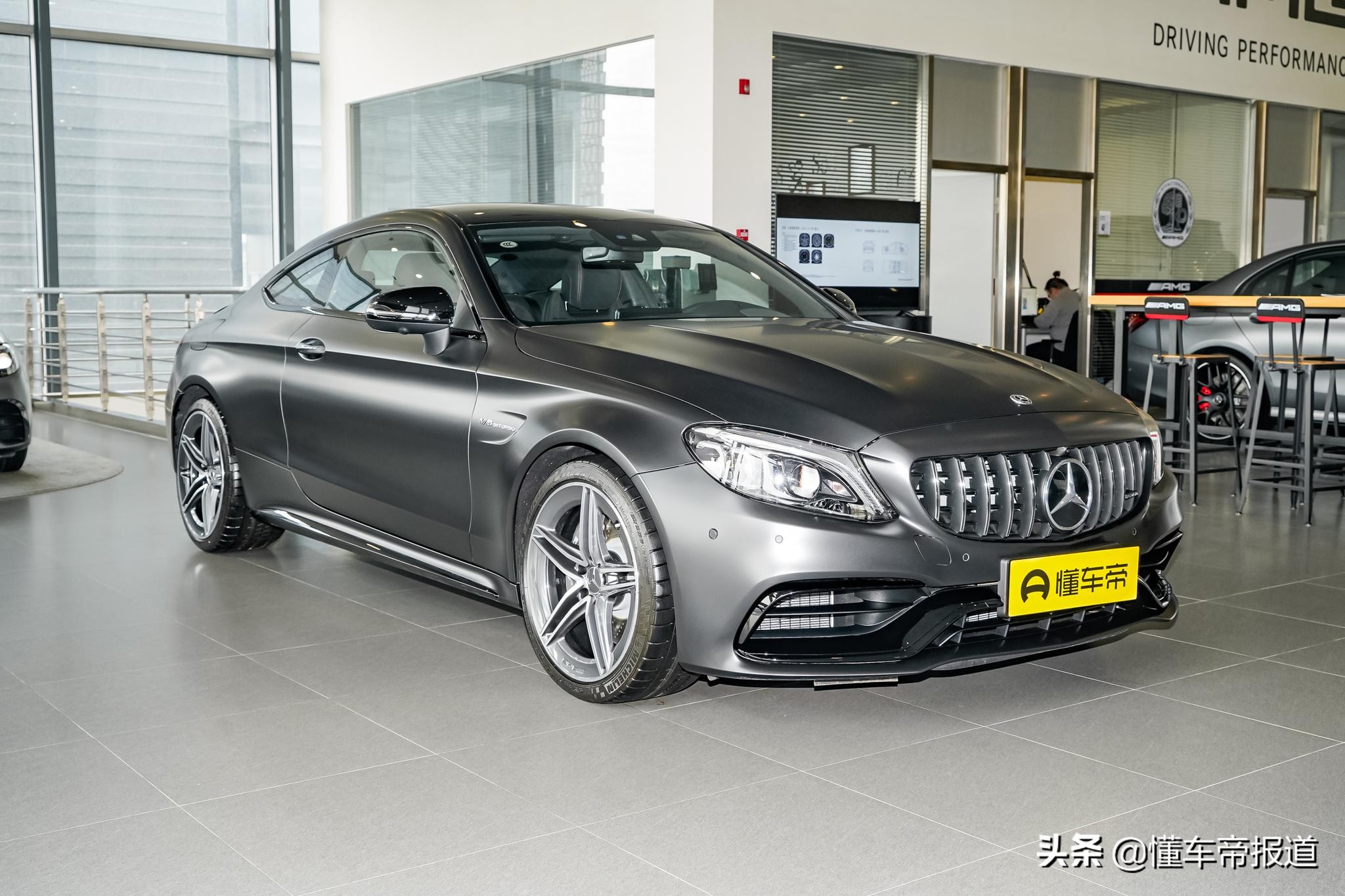 新车 </p><p>　　 搭2.0T插混动力，全新AMG C 63渲染图曝光，最快年底前亮相