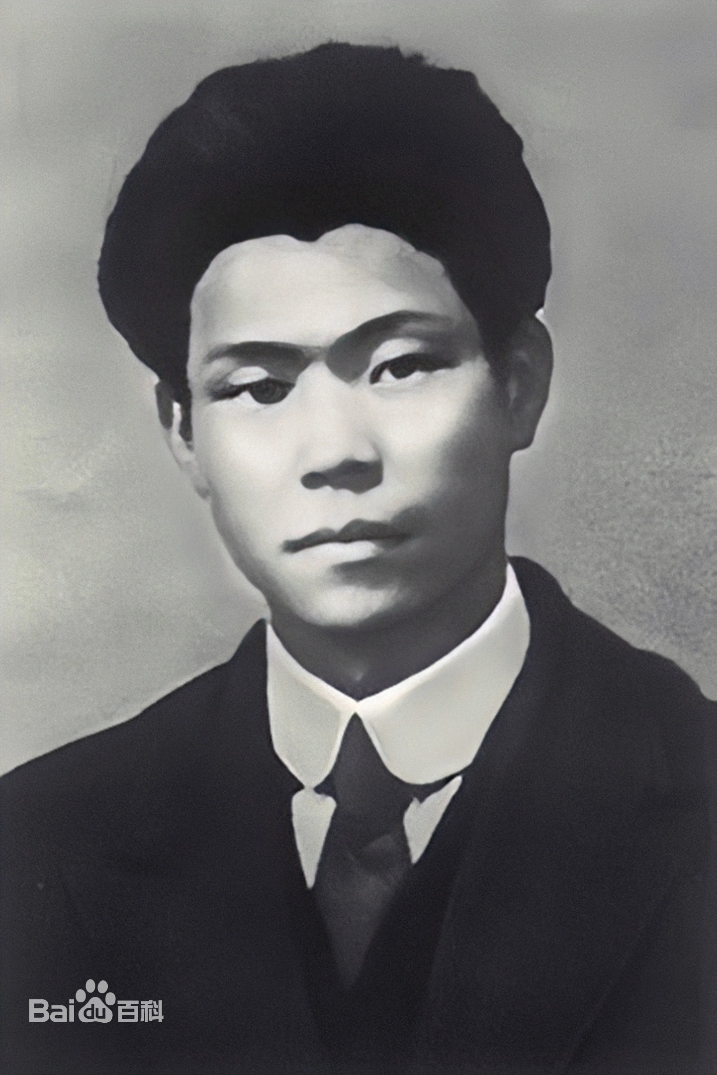 《觉醒年代》中的葛妈妈：休夫办女校，54岁赴法留学，满门英烈