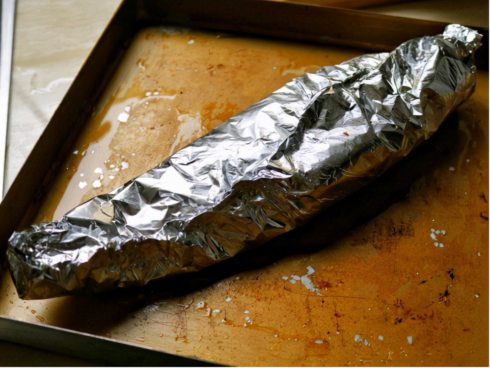 大黄鱼送进烤箱很美味，外酥里嫩，跟着名厨做