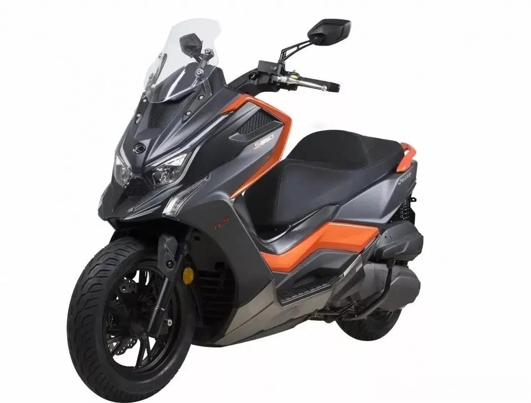 今年37岁，摩托车驾龄21年，CT300和S350，如何选？