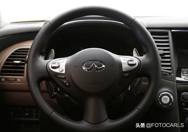 英菲尼迪FX37 3.7L V6实拍，让宝马X5/Q7吃灰的异类，售价79.9万