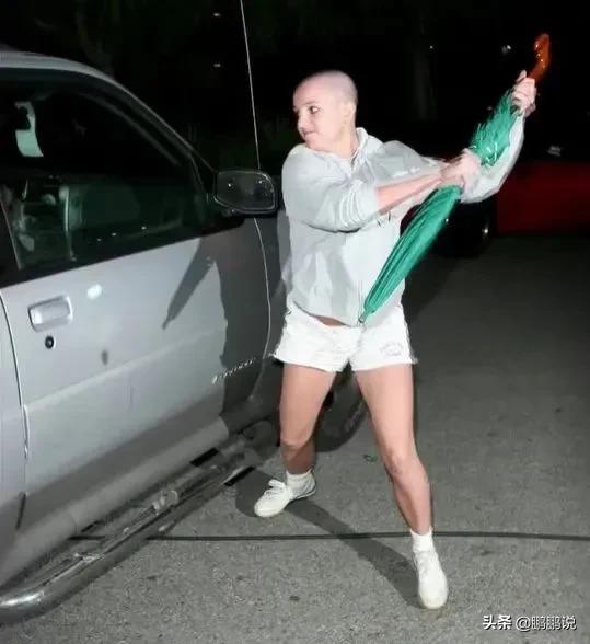 小甜甜布兰妮堕落史：强送精神病院，被父囚禁13年的她渴望逃离