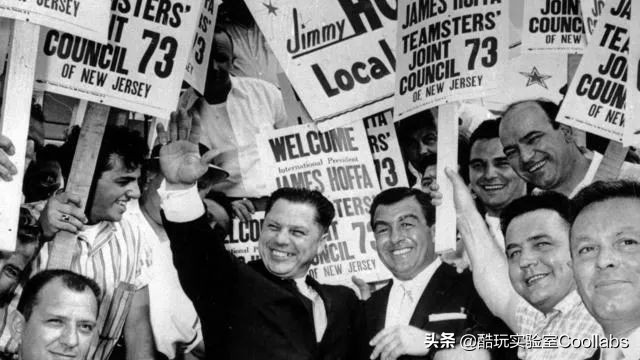 年薪80万卡车司机当选美国“人大代表”，却查出了黑社会背景...