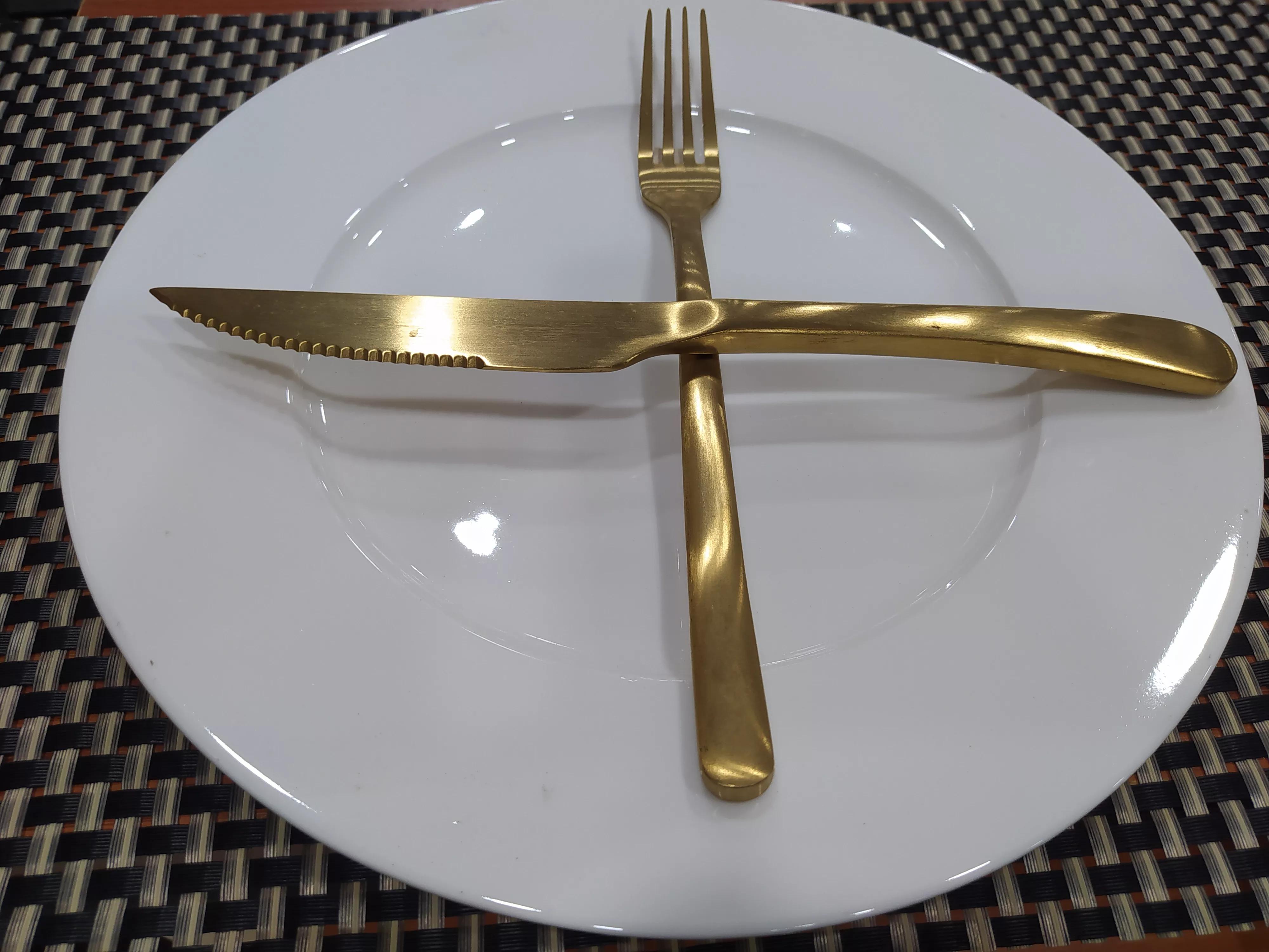 西餐刀叉摆放的5大暗语你知道多少?