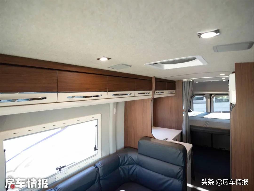 新款丰田考斯特房车，4.0L动力足，大沙发特舒服行李箱能住人