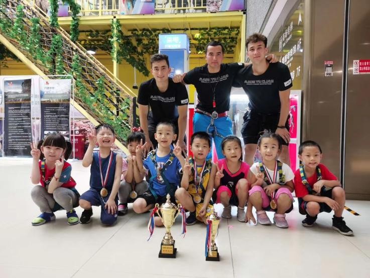 “95后”新疆小伙求学陕西，毕业后放弃高薪工作，现成公司董事长