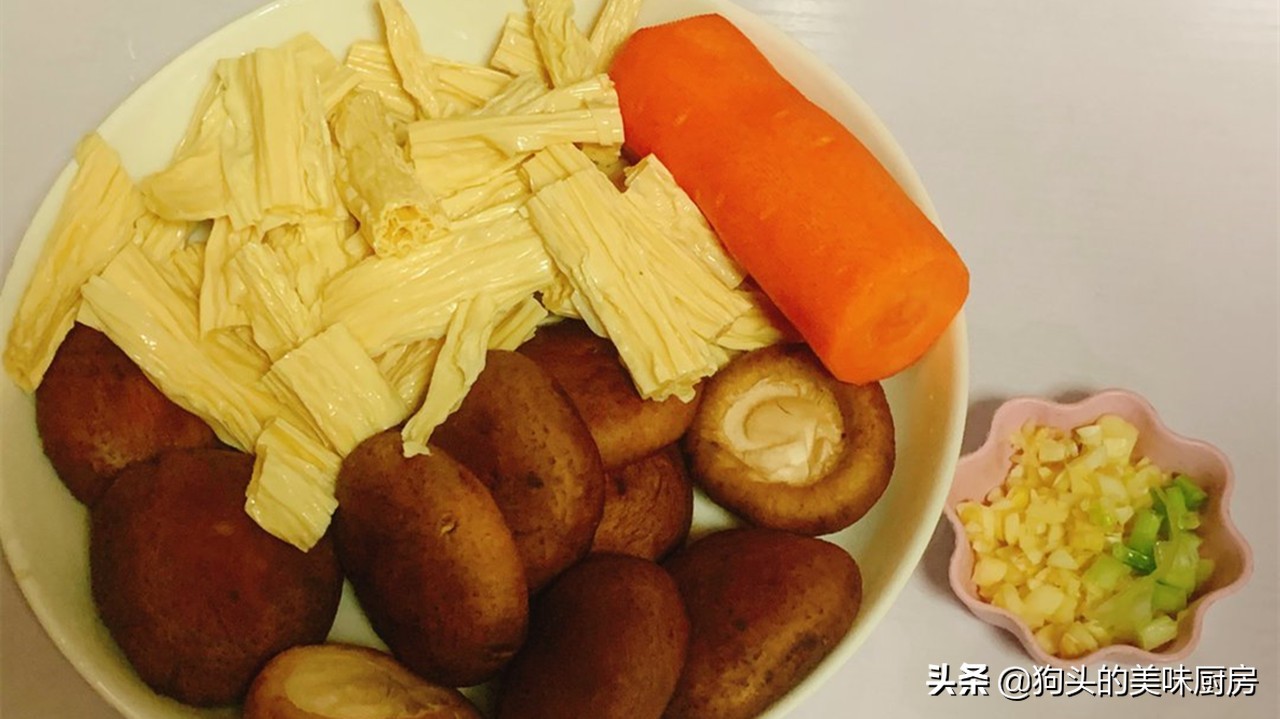 最近很火的腐竹做法，快手家常菜，下饭又营养，上桌比肉还受欢迎