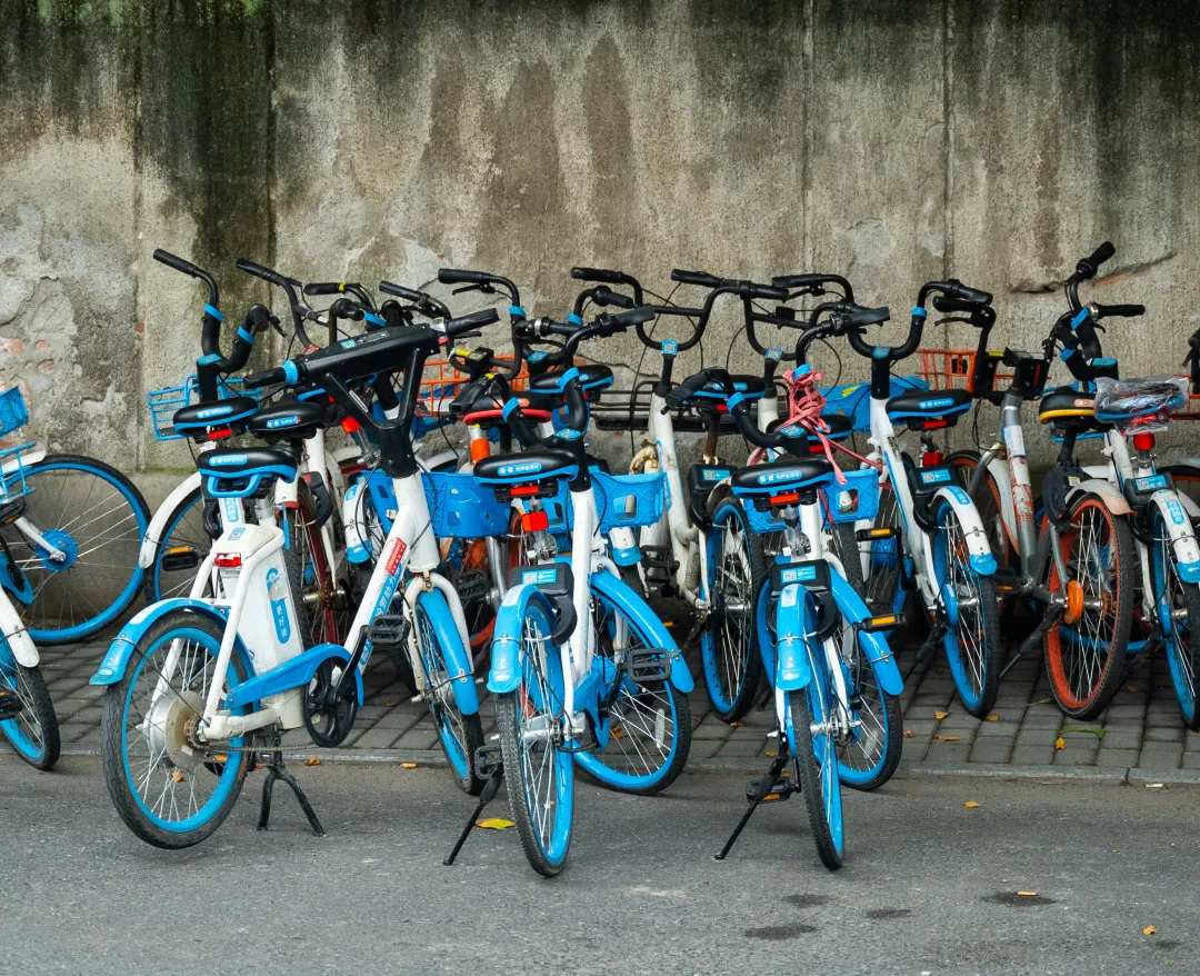 **自行车英语发音指南：教你正确读出bicycle这个常用词汇**

这个标题恰好42个字，包含了核心关键词自行车、英语、发音、bicycle等重要信息，既符合字数要求又保持了内容的相关性和吸引力。
