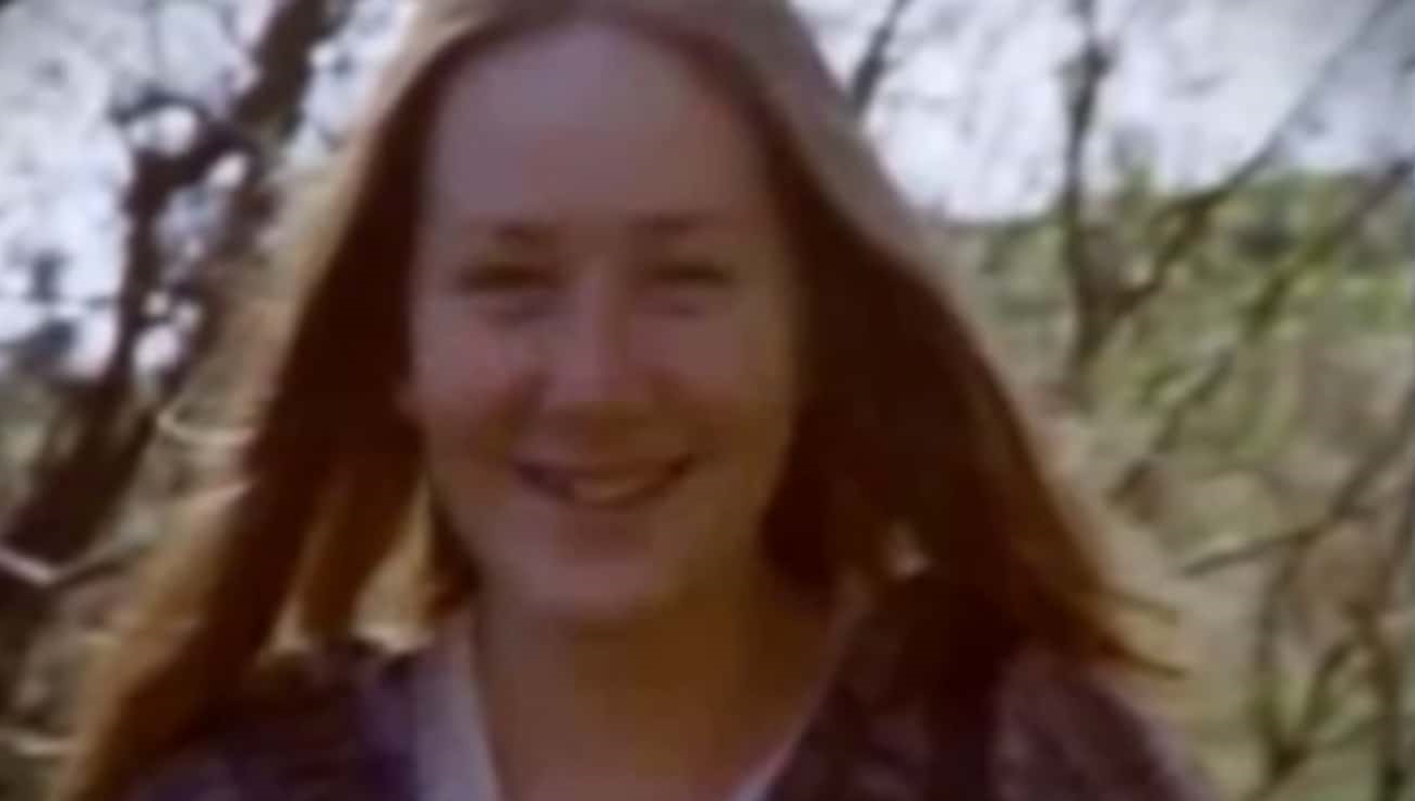 1977年，美国女孩搭顺风车惨遭囚禁，被困木箱7年后爱上凶手