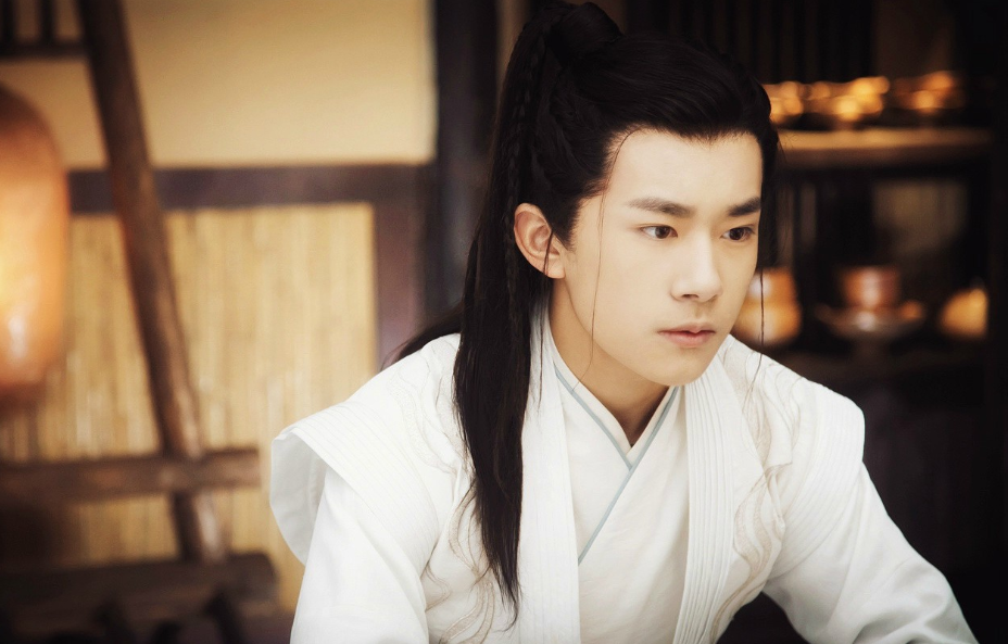 生日当天憾别金鸡影帝，20岁的易烊千玺，侥幸逃过被捧杀命运