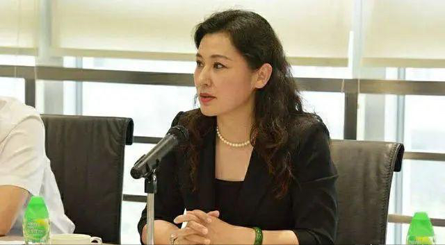 汕头大学现任女校长，被网友冠以“最美”称号，她因何受人喜爱？