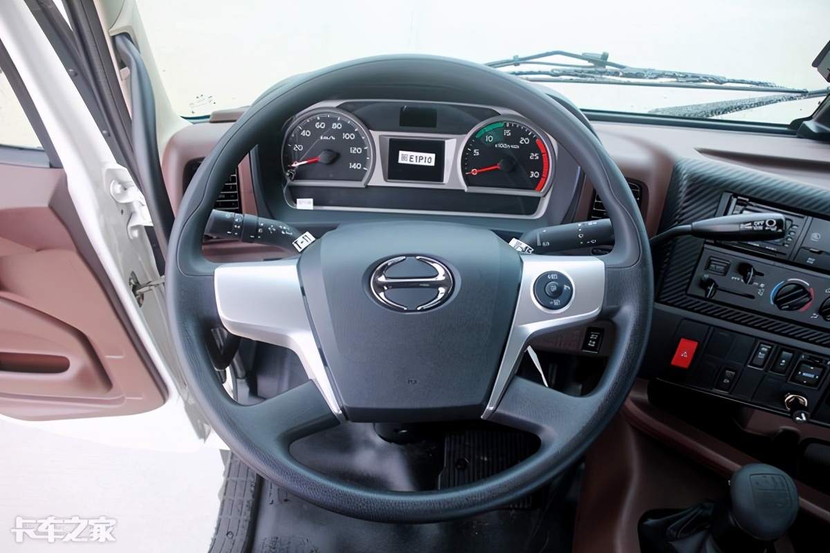 搭载u11c发动机 全新驾驶室,广汽日野700智臻牵引车全面升级