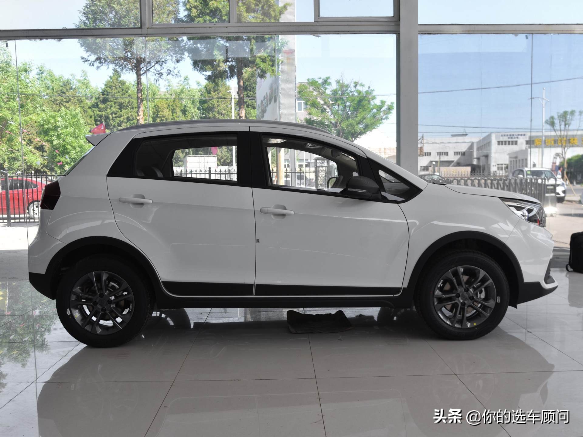 5万元左右的suv,能有自动挡还有车联网,实拍远景x3