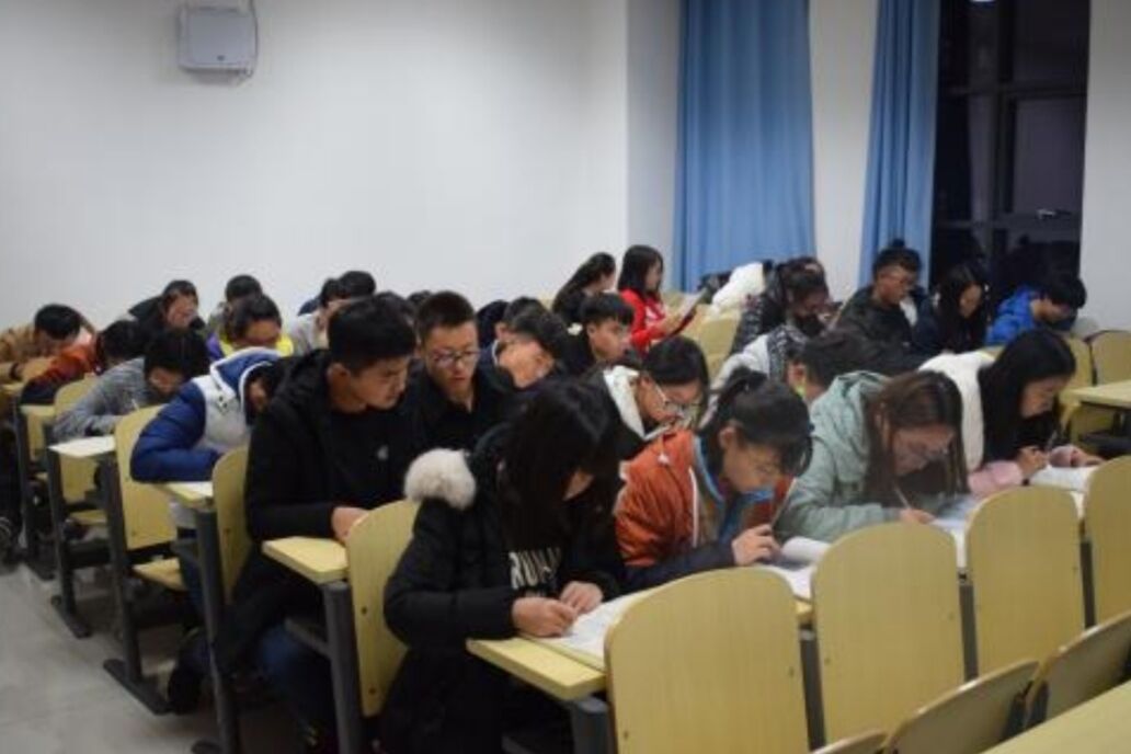 为什么大一要上“晚自习”，大二以后就不用了？过来人告诉你答案