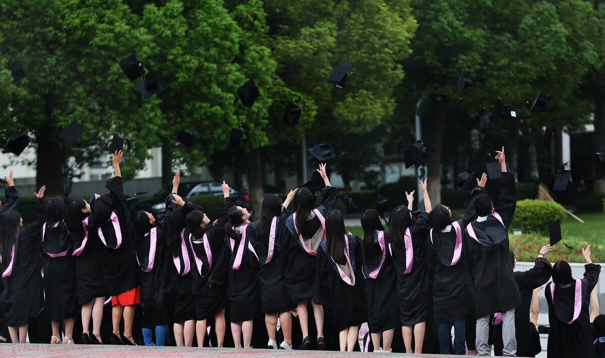 还在纠结大学要不要当班干部？看完这4条实质性好处，你还犹豫吗