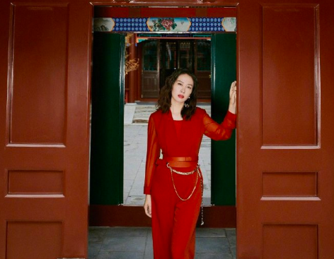 40岁叶璇自曝担心王一博，从名校学霸到遭群嘲，她其实活得真实