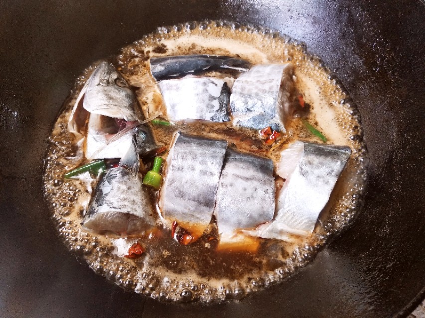 炖鲅鱼腥、易碎，七十岁的老渔民教你这么炖:鱼肉不碎，不腥味美