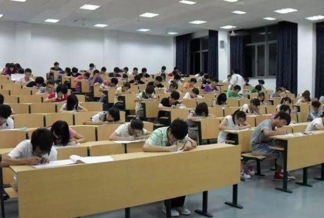 “985”和“普通本科”真正区别？通过4组数据对比，带你理解差别