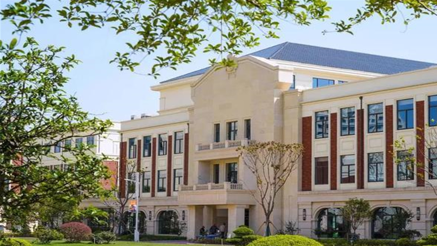 江苏又迎“双语”学校，耗资12亿，学制为15年一贯制，学生有福了