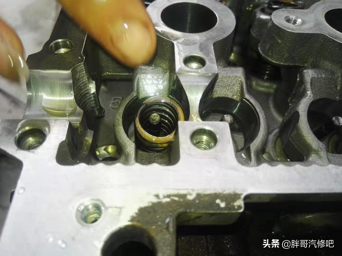 五菱宏光B12发动机，机油乳化水堵漏水，胖哥基本维修完毕