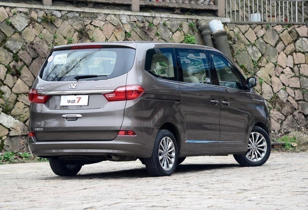 华颂7可能很多人会比较陌生,但是这款车其实确实是一款被车标给耽搁的