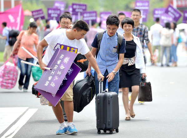 大一新生开学，寝室选择床位也有“讲究”，4人寝很容易踩坑