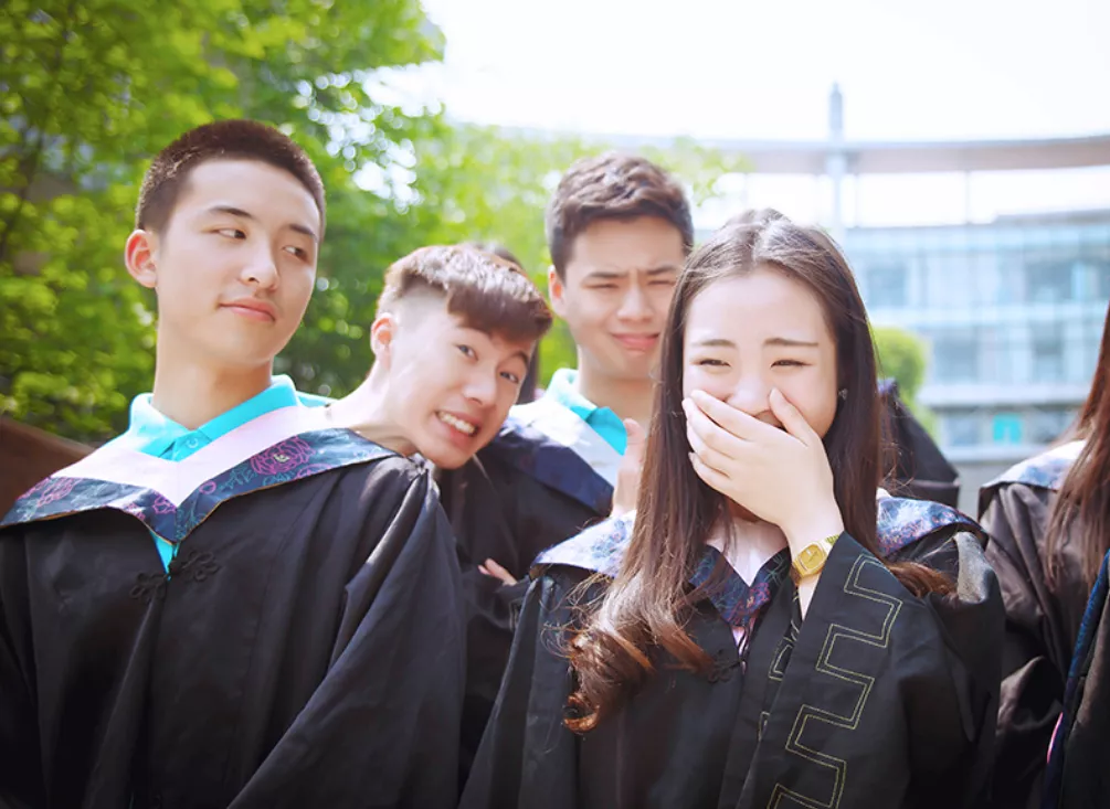 学生宿舍还有跃层双人间，眉山这所大学让隔壁学校羡慕哭了