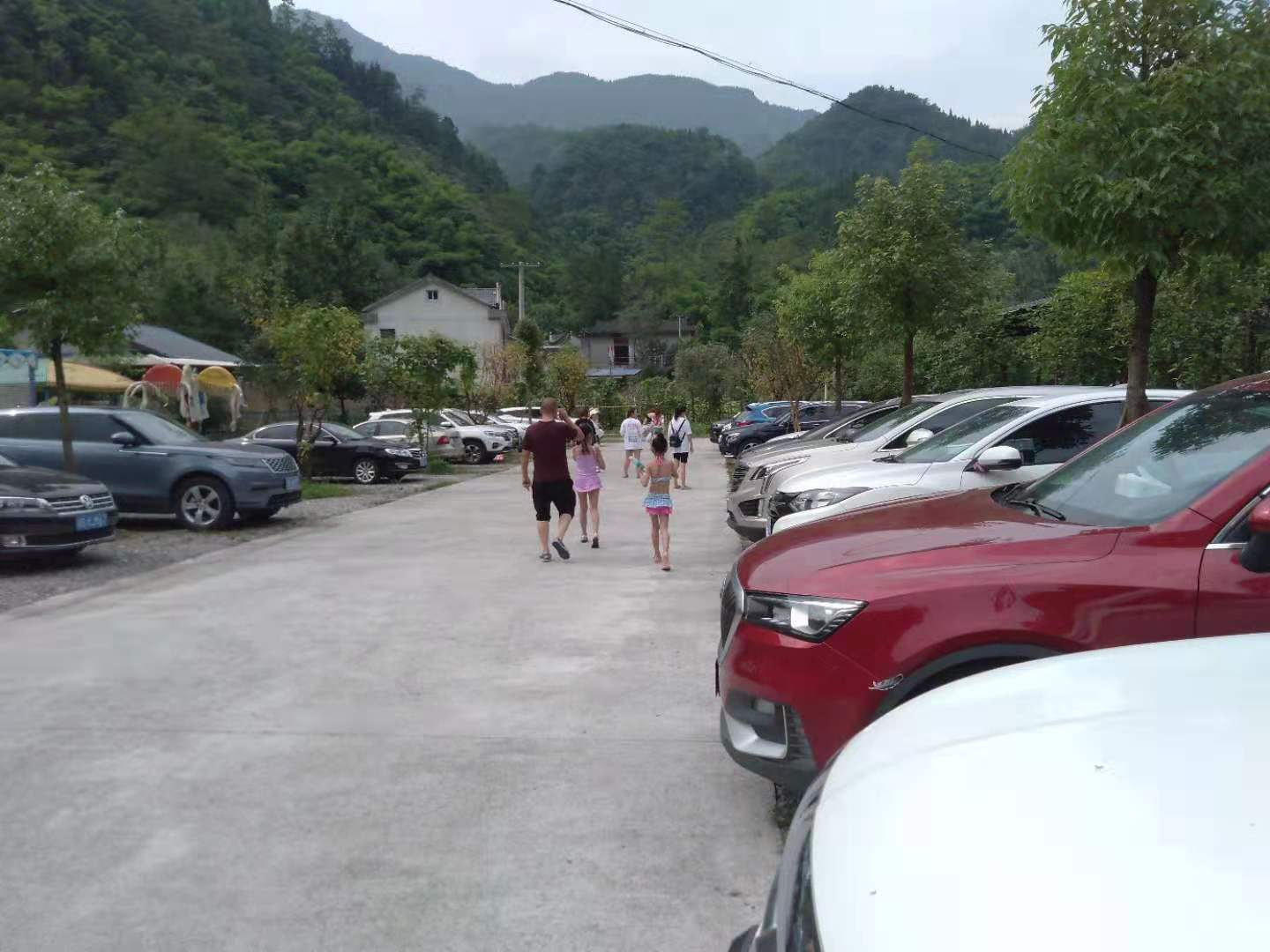 绵阳“安心居”农家乐，群山环绕空气好，他们居然拥有一条河