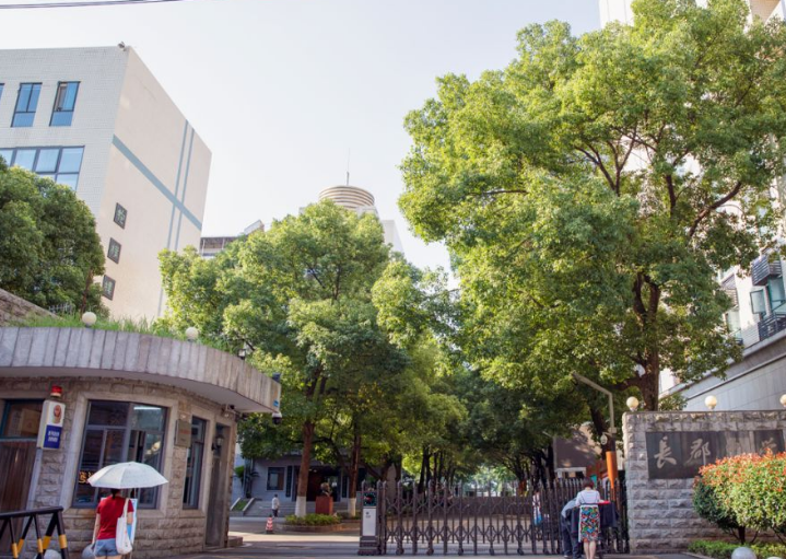 “中国百强中学”名单出炉，衡水中学屈居第二，榜首知名度不高