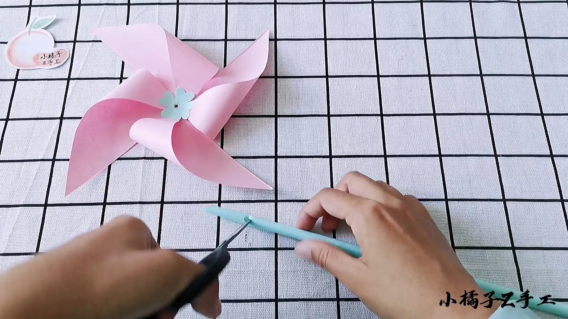 六一到 快和我一起制作一款超好玩的纸风车吧!送给可爱的孩子们