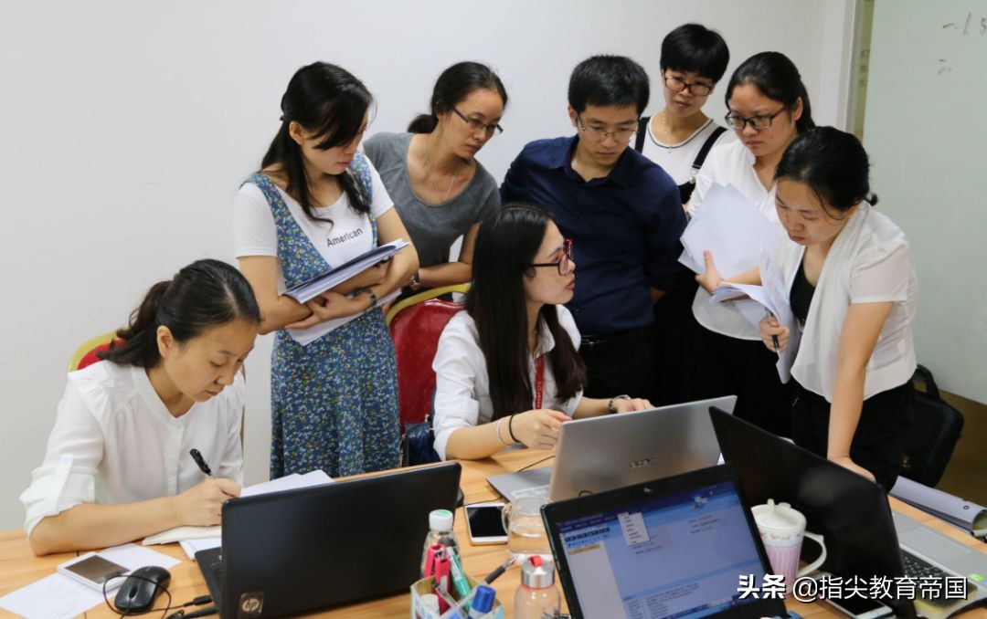 高考选什么专业好，冲大学还是保专业？大学生就业报告给出答案