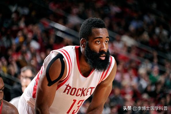 nba打球为什么脚上缠布(NBA火箭队当家球星詹姆斯.哈登为什么喜欢往身上贴“电工胶布”？)