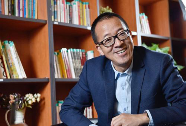 俞敏洪：草根出身，3次高考终进北大，曾因平庸被25个女生拒绝