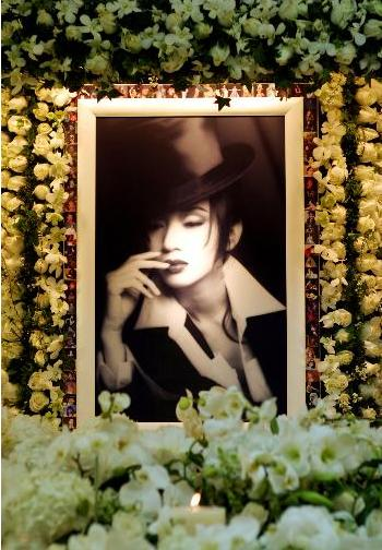 梅艳芳罕见照：从4岁到40岁，34张照片看尽“女人花”短暂的一生