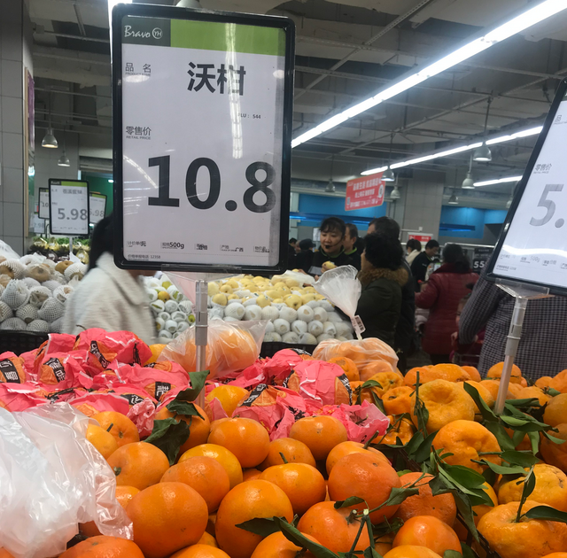 过年前价格跟砂糖橘差不多,如今涨至4元,怕是又要吃不起了