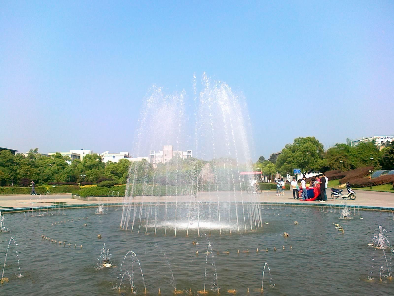 这所日渐式微的一本高校，还能“醒来”吗