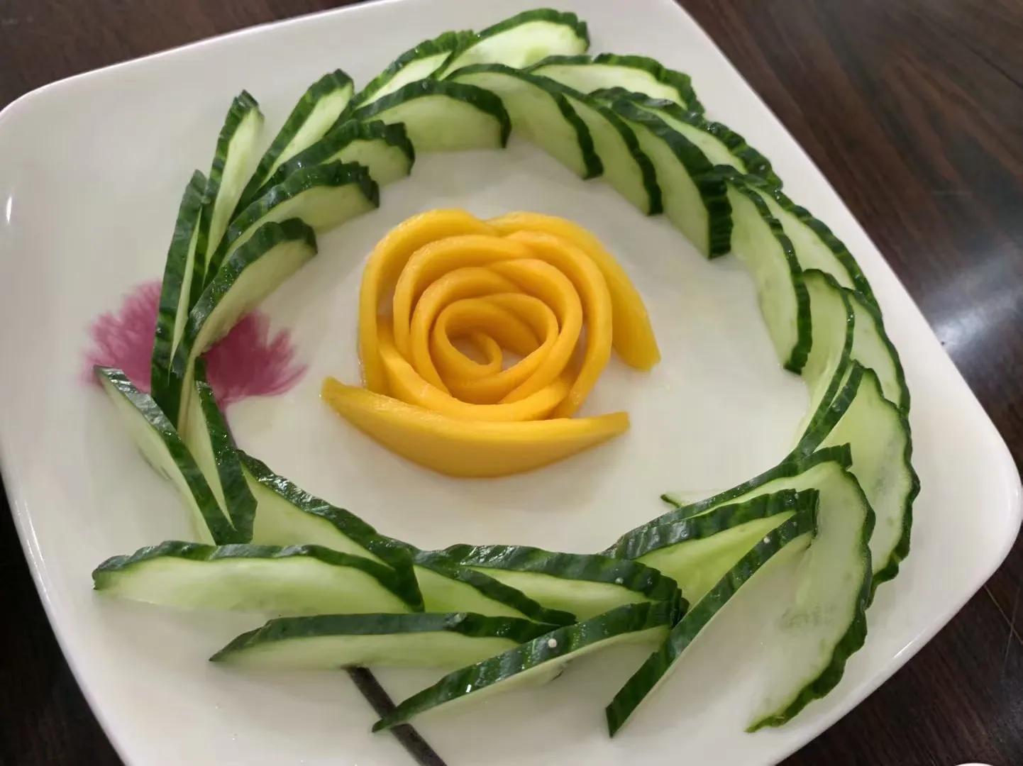 水果拼盘芒果冰花芒果沙冰杯.